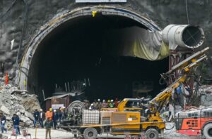 Indian-Army-Digs-By-Hand-To-Free-41-Trapped-Tunnel-Workers