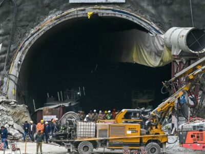 Indian-Army-Digs-By-Hand-To-Free-41-Trapped-Tunnel-Workers