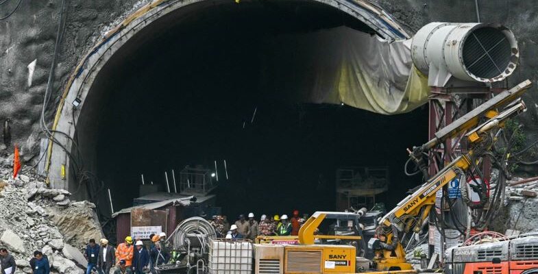 Indian-Army-Digs-By-Hand-To-Free-41-Trapped-Tunnel-Workers